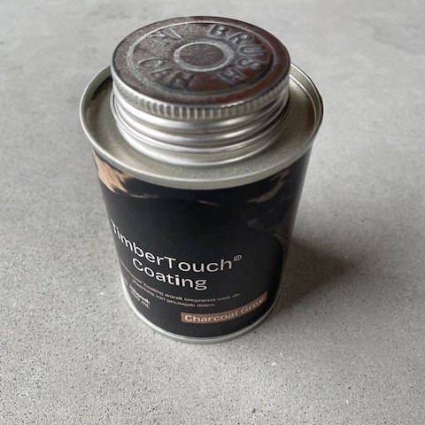 TimberTouch Coating (Charcoal Grey) t.b.v. gezaagde delen, blikje 0,3 liter